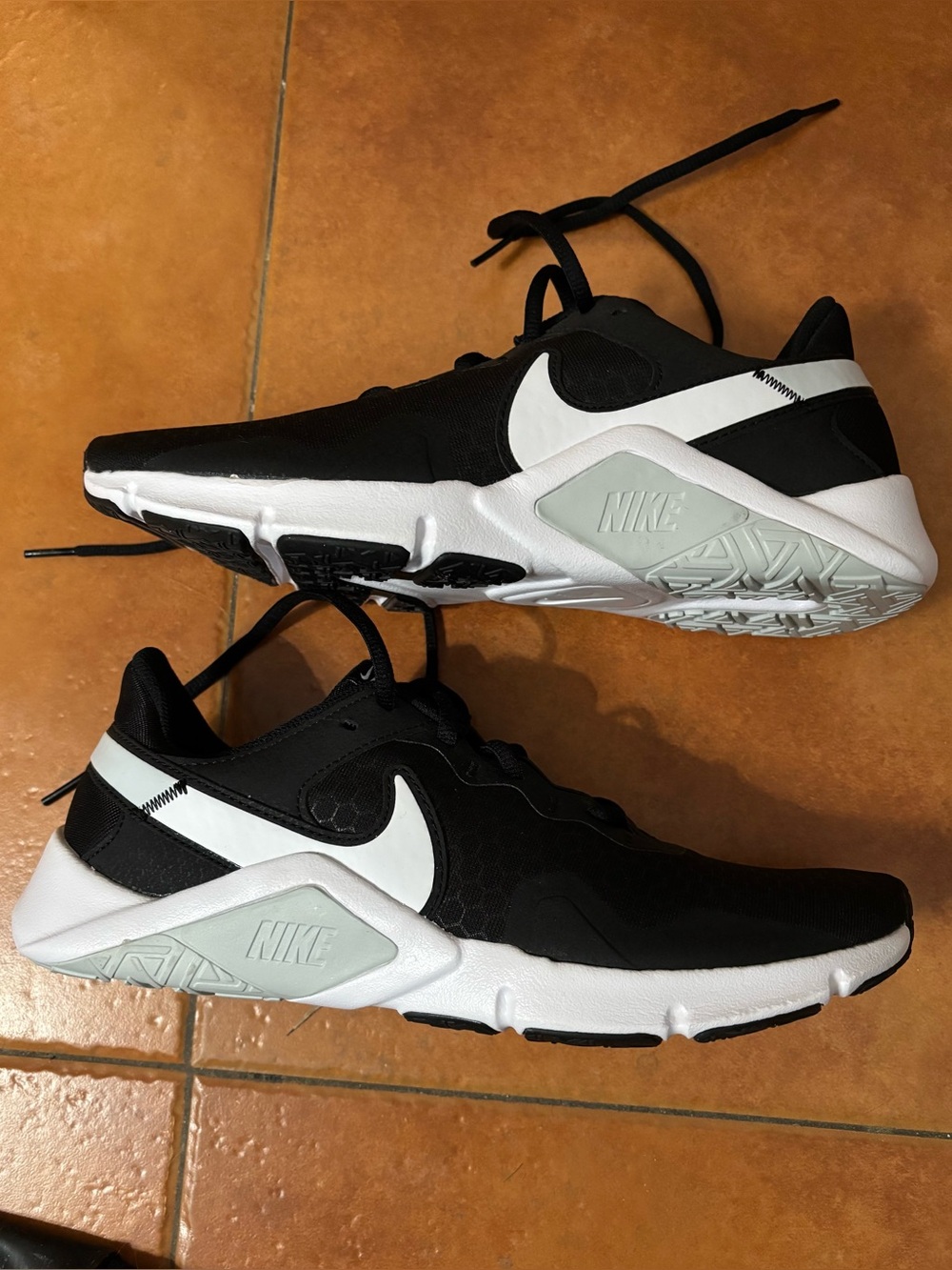 Nike Legend Essential 2 women’s running & working out sneakers. NEW